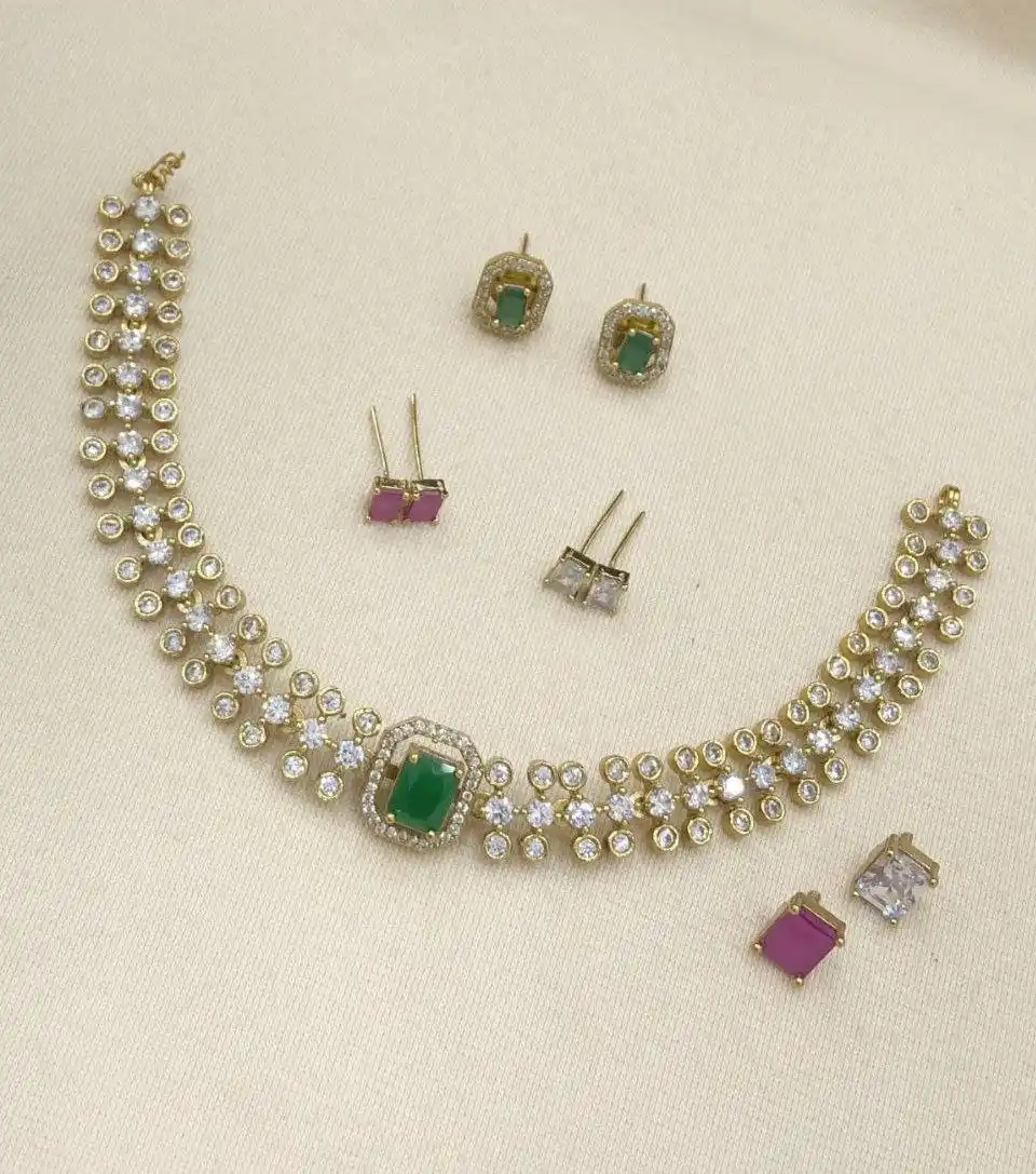 Emerald Aura Glow Heritage Exclusive Changeable Necklace set